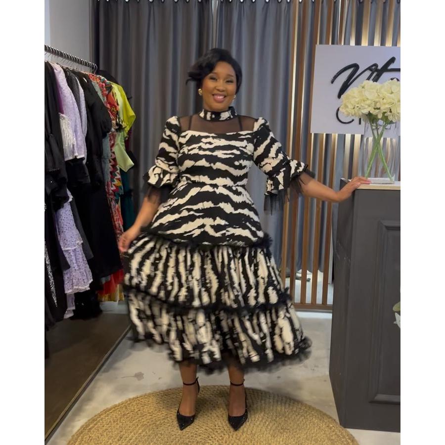 Short Flare Lace Sleeve Pleated Maxi Dress