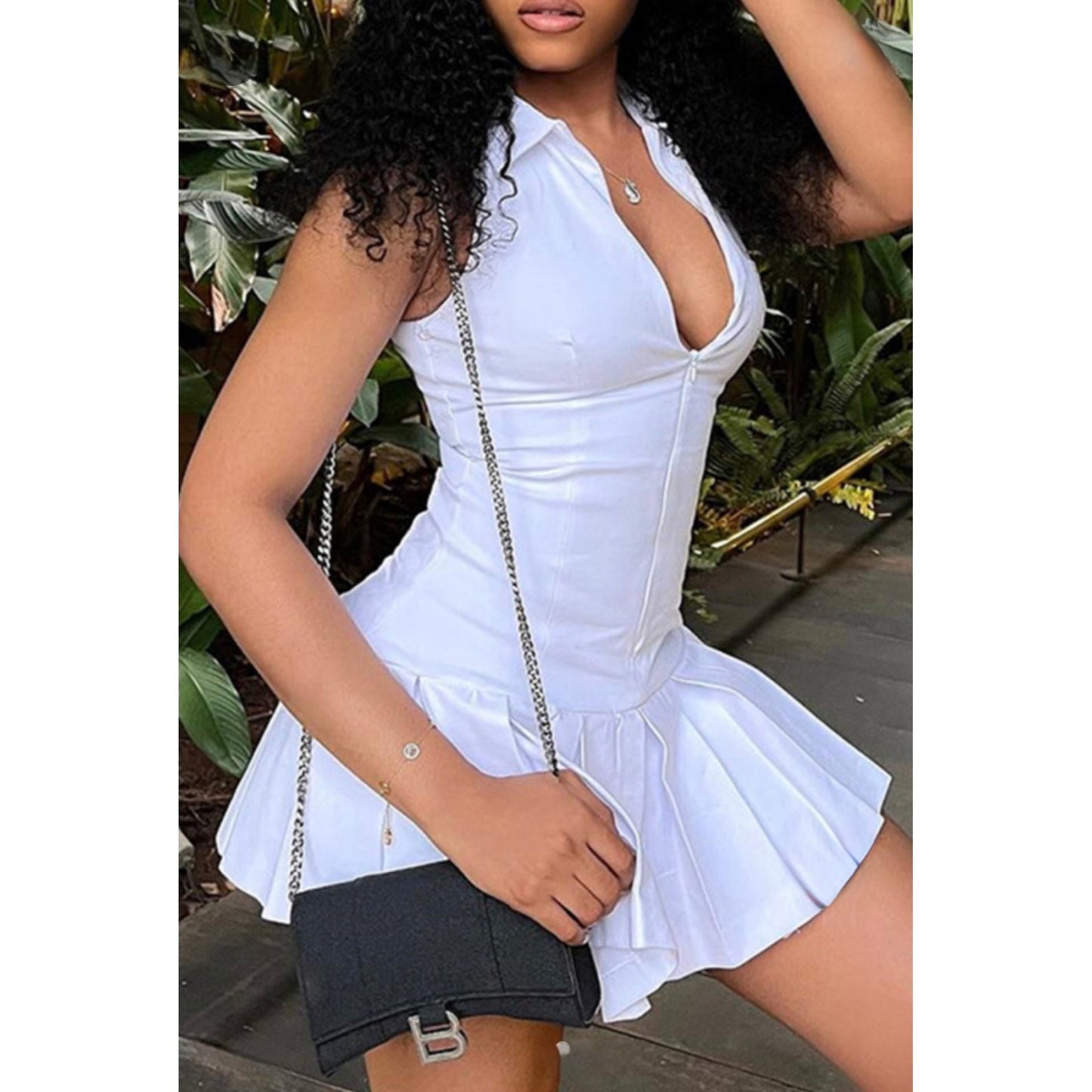 Sleeveless Pleated sexy midi dress.