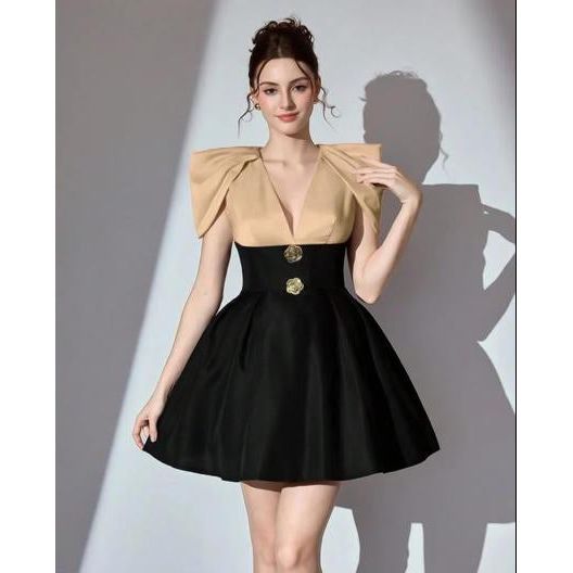 Metal Floral Decor Deep V Neck Elegant Ball Gown Party Prom Dress