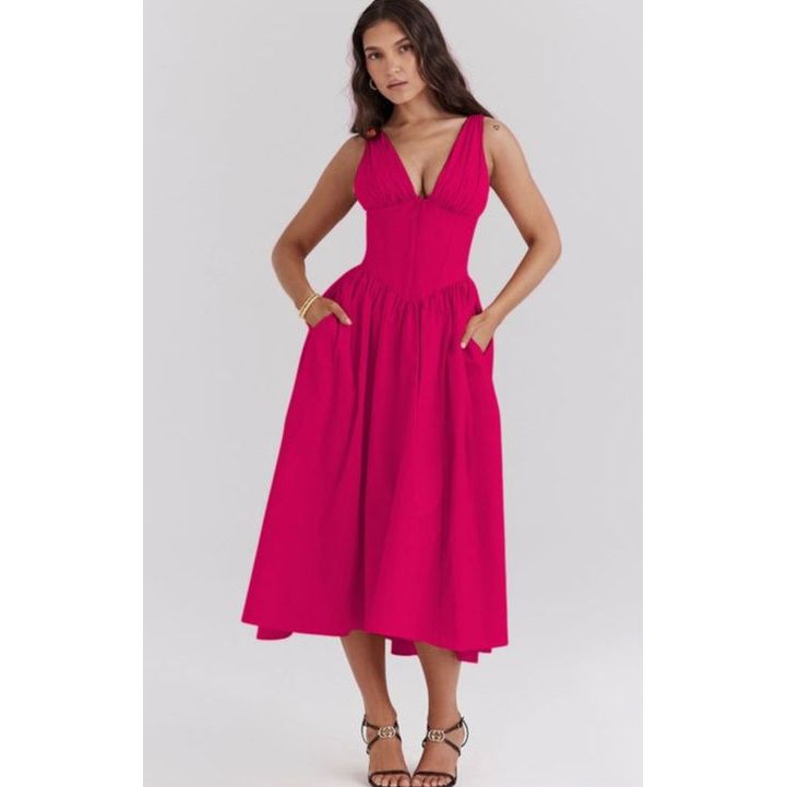 Sexy Sleeveless V-Neck Pleated Midi Dress.