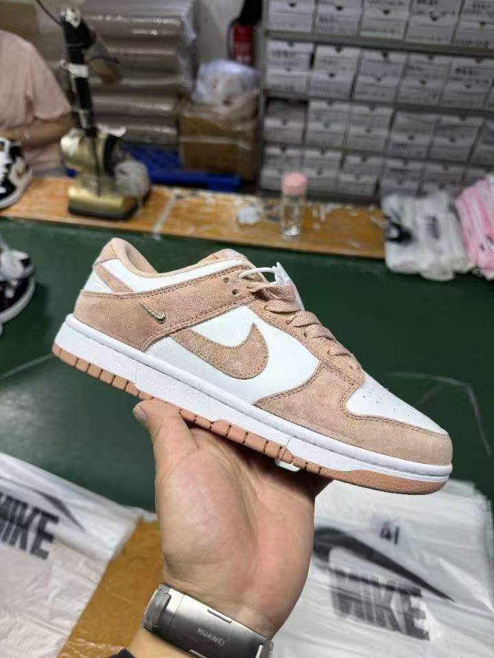 Nike Dunk Low Suede