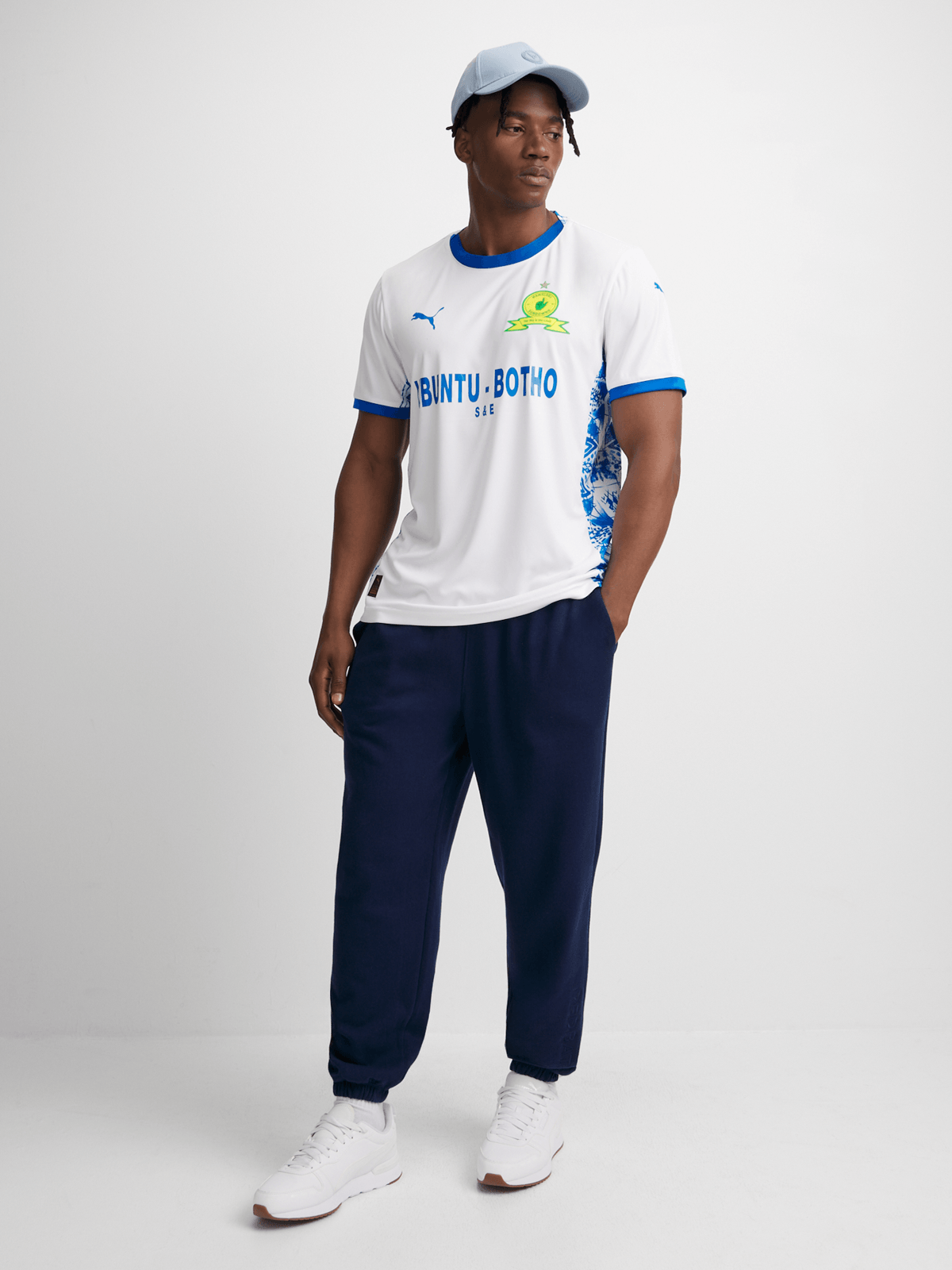 Mamelodi sundowns kit
