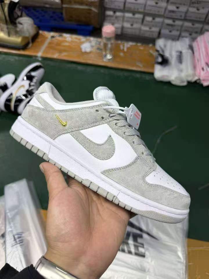 Nike Dunk Low Suede